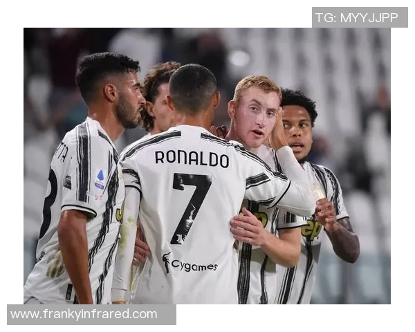 友谊赛精彩回顾：尤文图斯与那不勒斯的7球对决与帽子戏法解析