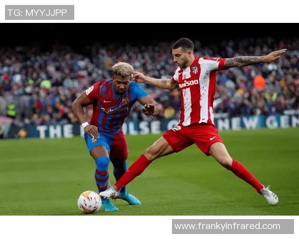 西甲激战：莱比锡与拜仁战成平局乌龙球引发全场热议