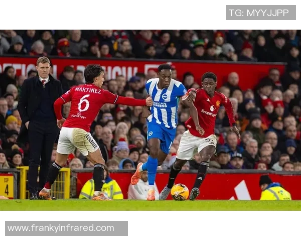 足总杯激战曼联险胜巴萨红牌争议引发全场热议与欢呼