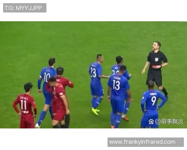 中超热刺与巴萨激战成平局争议判罚引发全场热议 中超热刺与巴萨激战成平局争议判罚引发全场热议