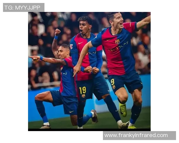 足总杯激战:巴黎圣日耳曼与巴萨战平红牌事件引发全场热议