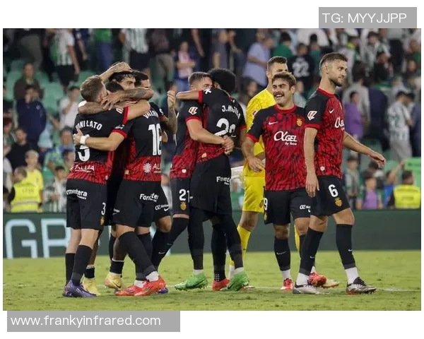 西甲激战曼联与多特蒙德平局红牌事件引发全场热议与争议